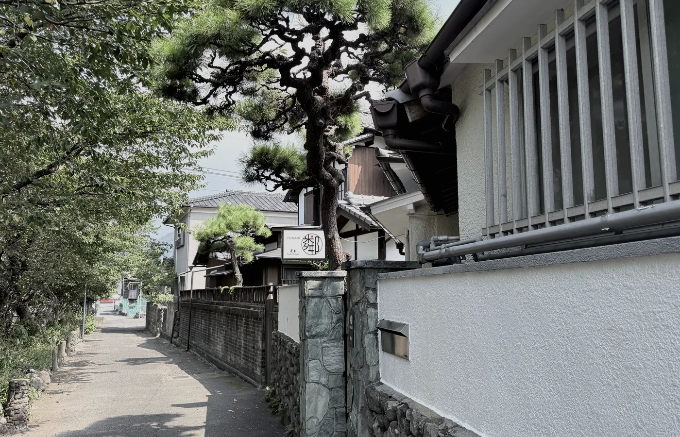朝見の静かな路地
