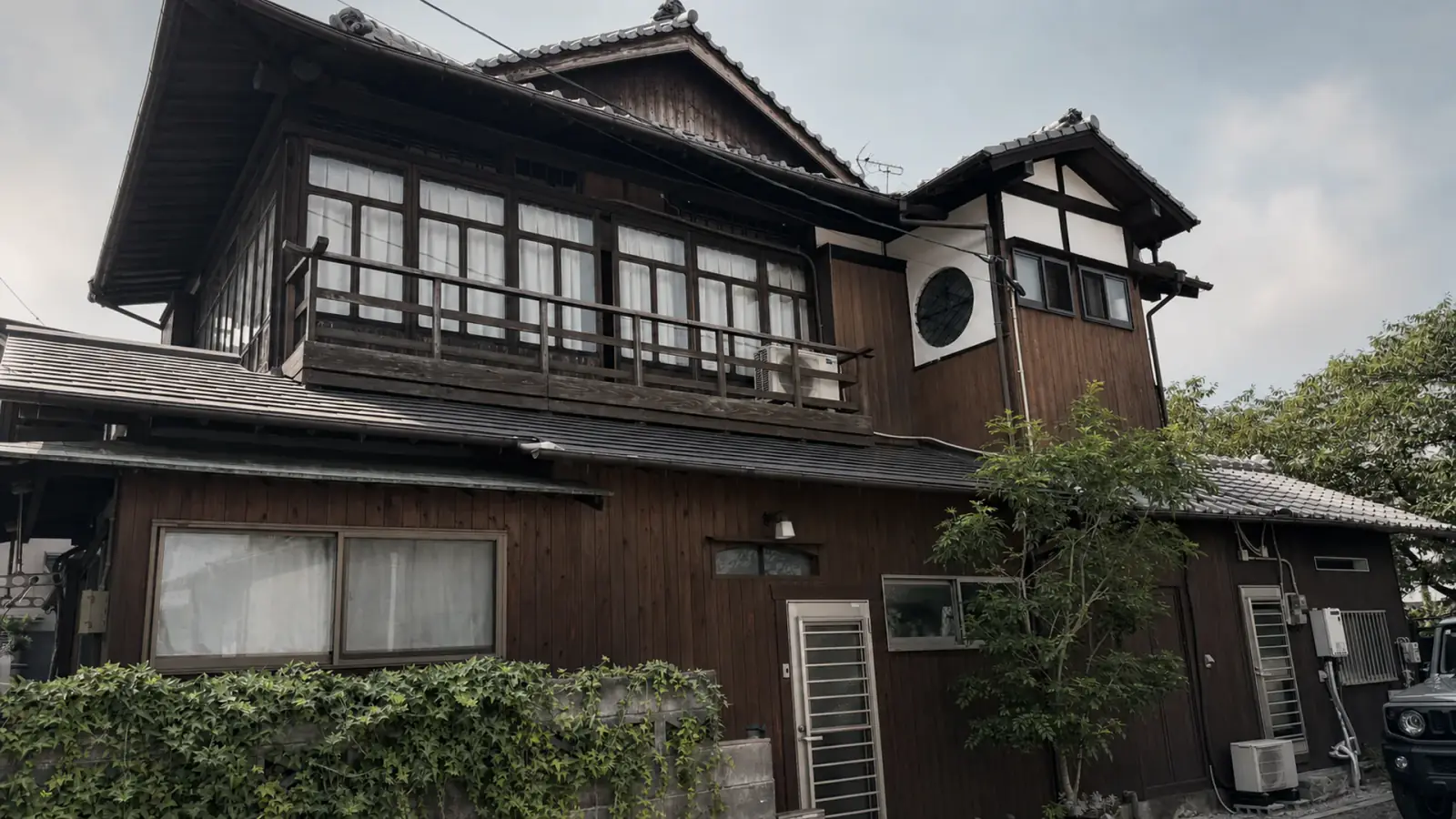 別府・朝見の静かな木造家屋