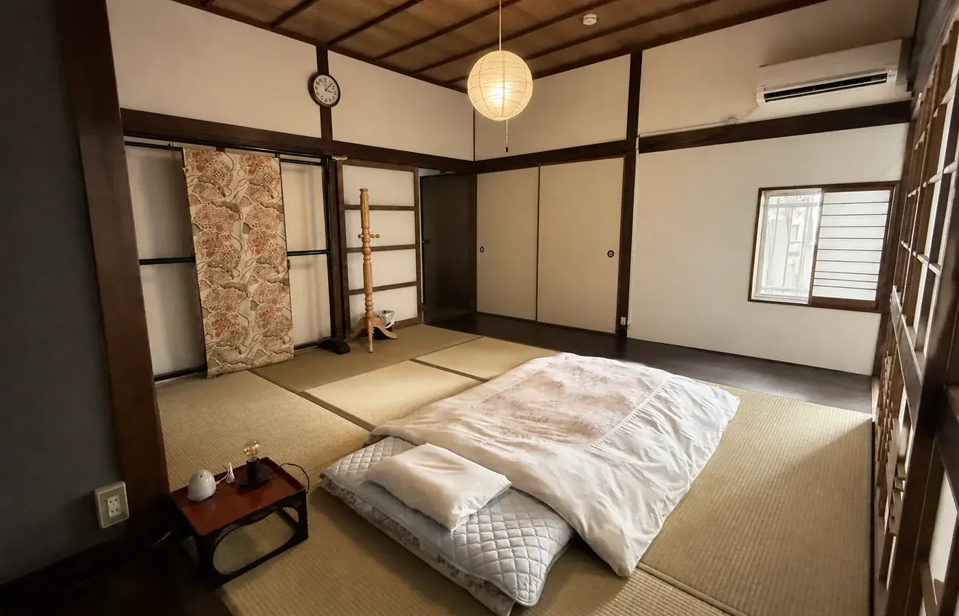 障子と畳のあるGuest House Sakichiの和室