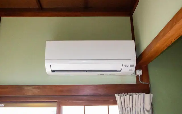 Air conditioner in Tsubaki room（椿の和室のエアコン）