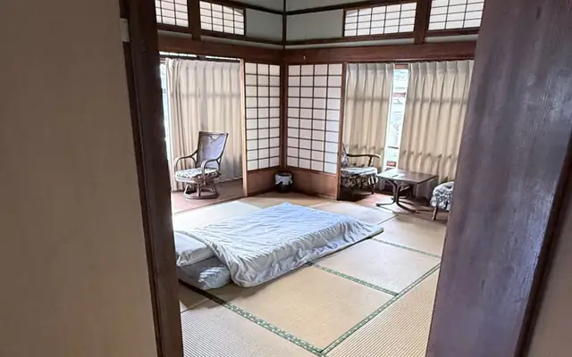 Ume room seen from the doorway（入口から見た梅の和室）